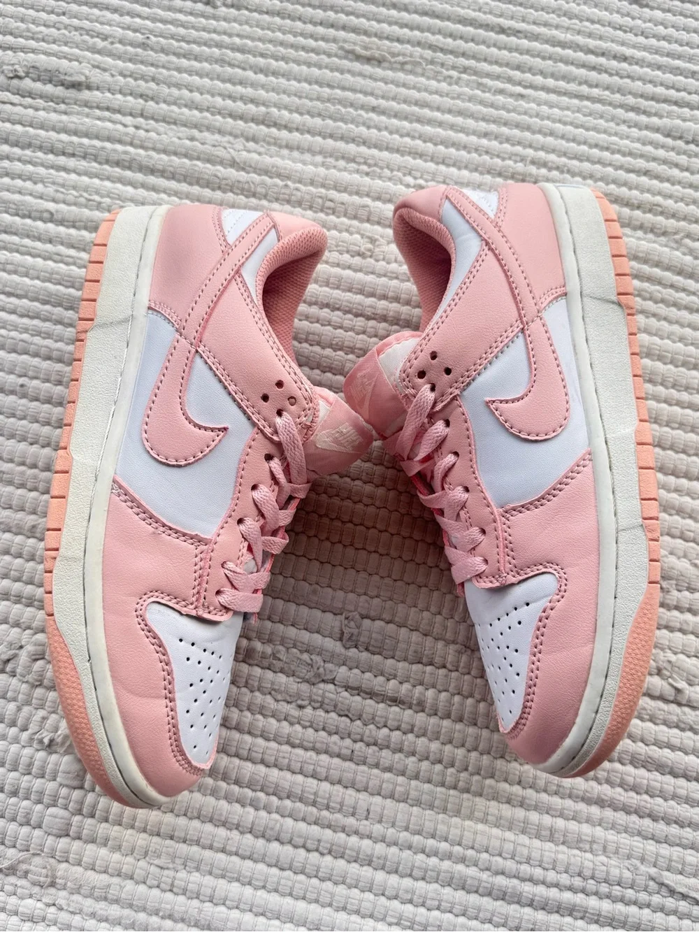 Nike Pink & White Low Top Sneakers Women’s Casual Streetwear